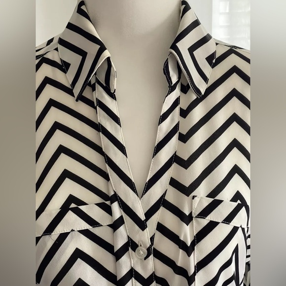 Express Black & White Long Sleeve Size Medium - Picture 3 of 7